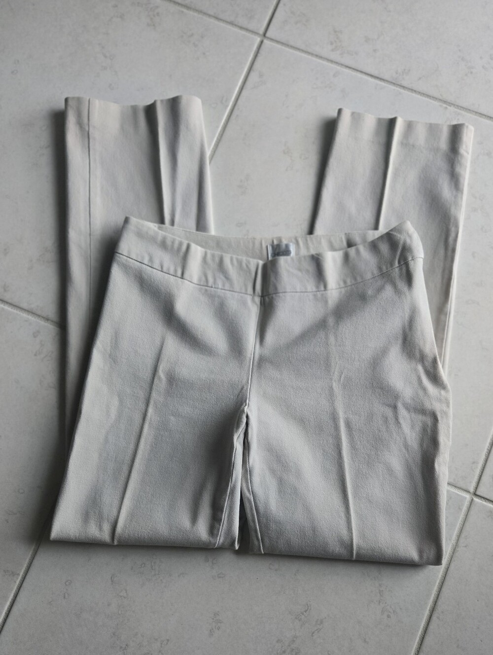 Chico's Women's Brigitte Slim Pull-On Tan Crop Pants. Size 0